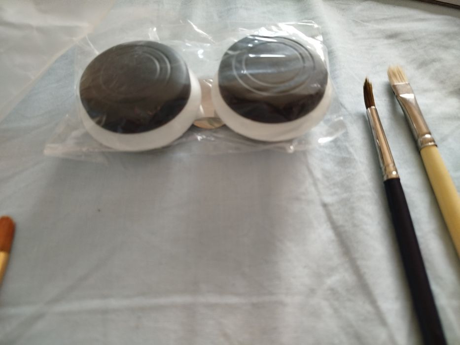 Material de pintura novo e semi-novo