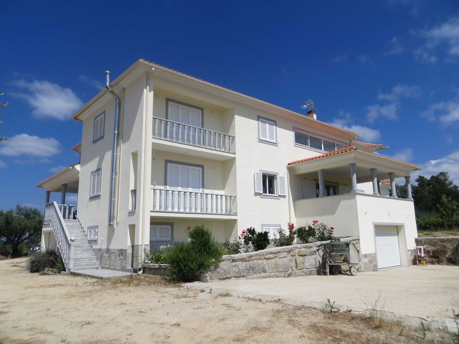 Quinta com Moradia T4 com possibilidade T5, Piscina, Vinha e 10,2 ha Região do Dão – Serra da Estrela