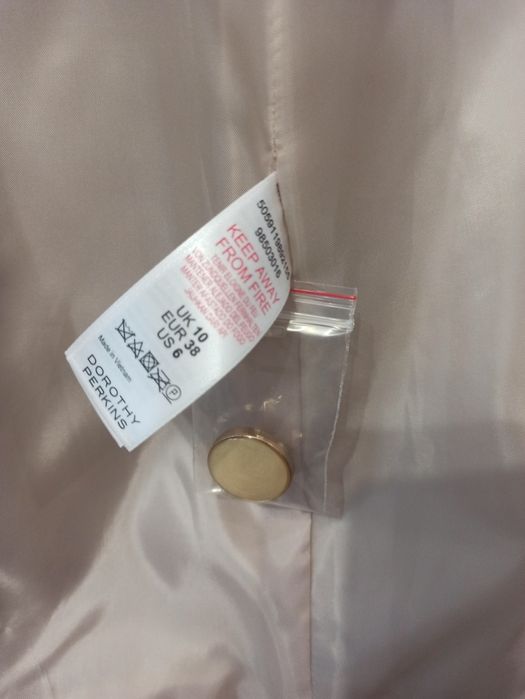 Жіноче  нове весняне пальто бежевого кольору