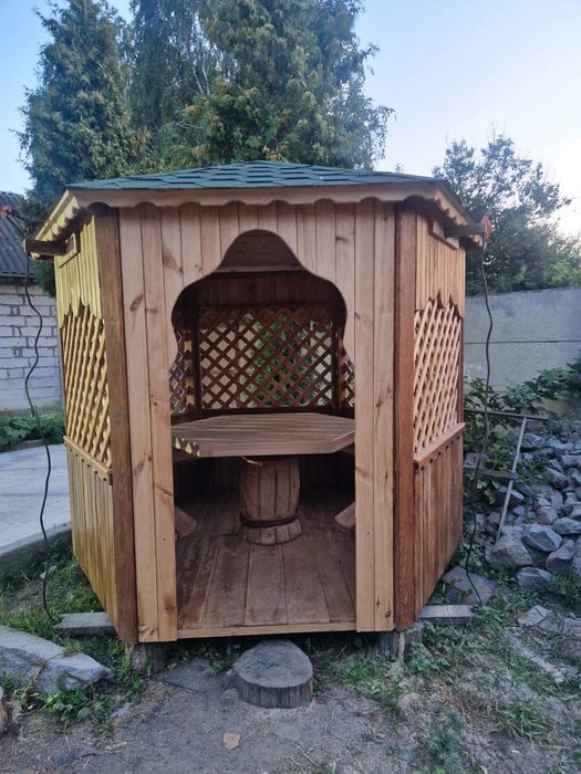 Бесідка з дерева