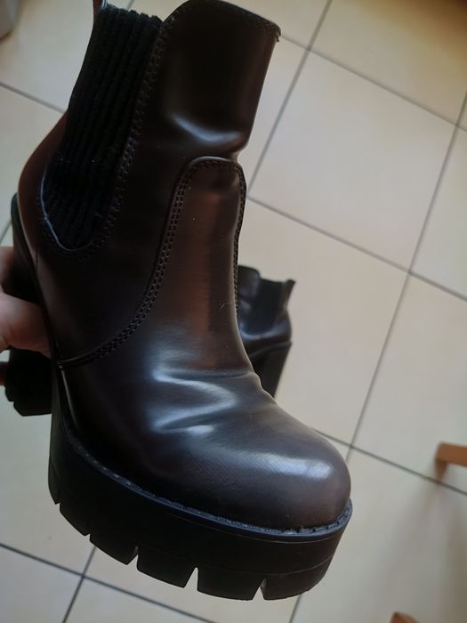 Botki na koturnie roz.36