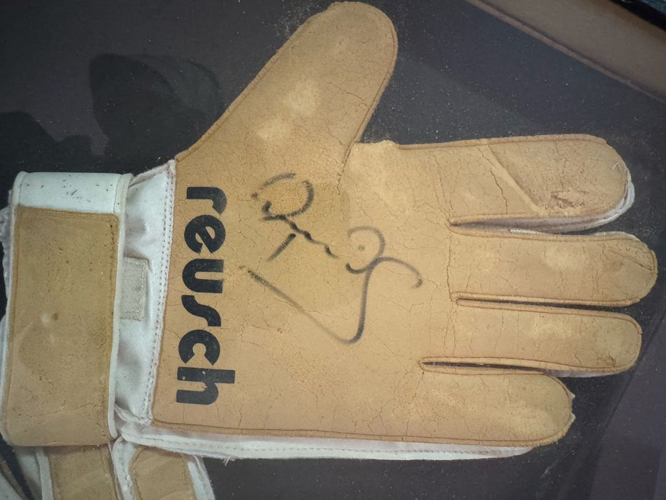 Luvas do antigo guarda redes do Manchester unt e sporting