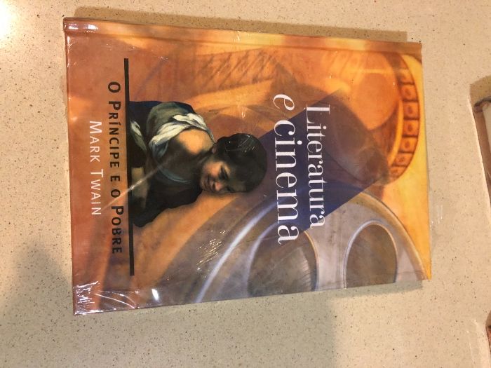 Livro O Príncipe e o Pobre, capa dura e embalado