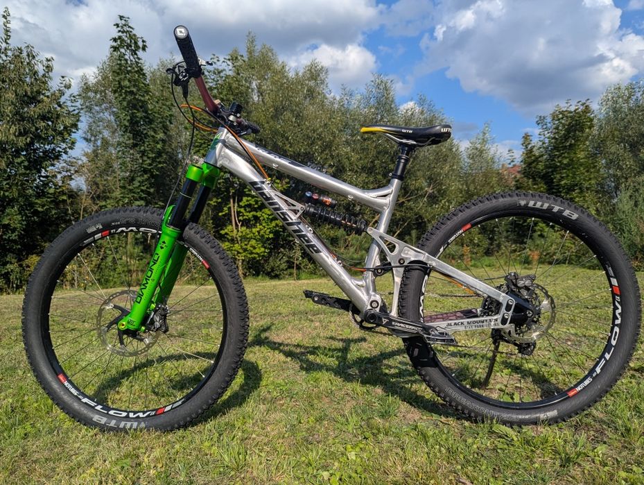 Banshee Rune V2 27.5 DVO FOX