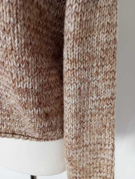 Beżowy sweter Mango
