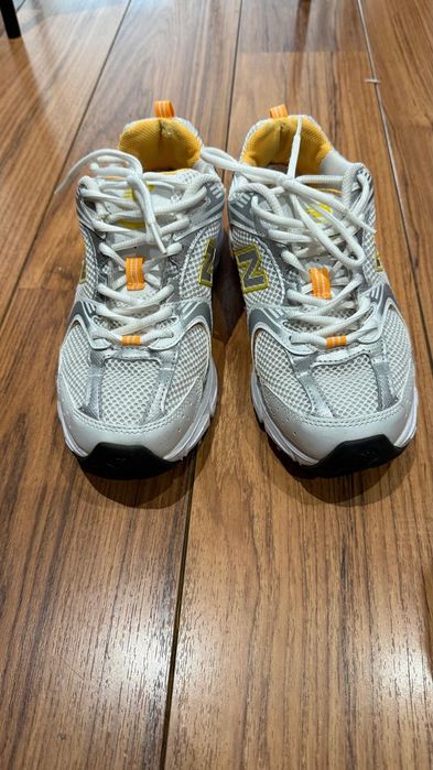 Sapatilhas New Balance 530 Originais – White/Vibrant Apricot