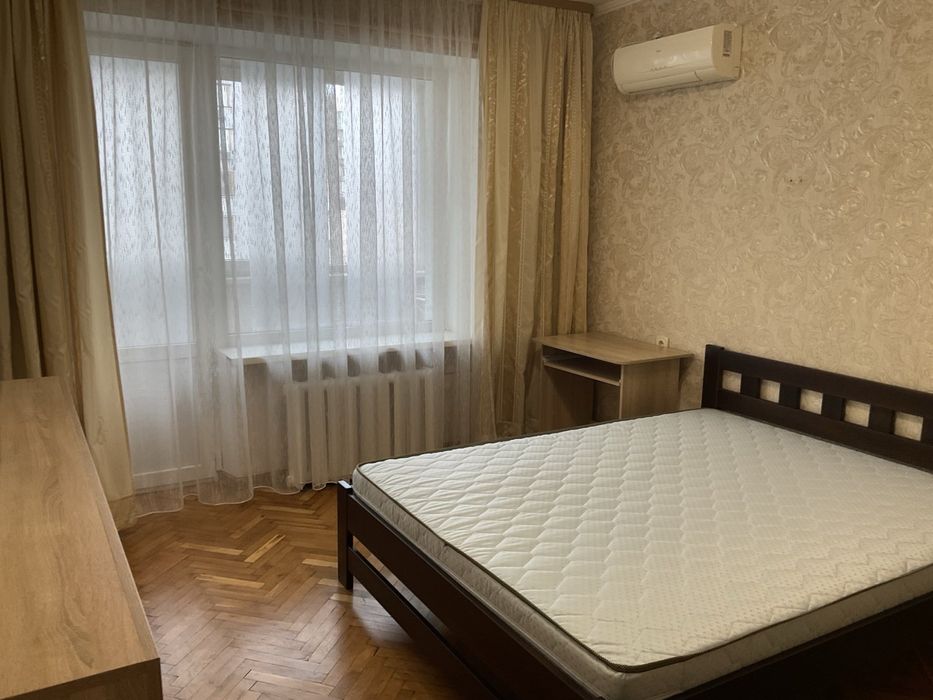 Сдам 2ую квартиру район Аркадии ул.Тенистая 60м 10т.грн. газ длительно