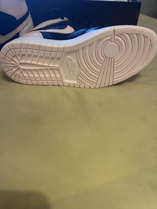 Air Jordan 1 crimson tint