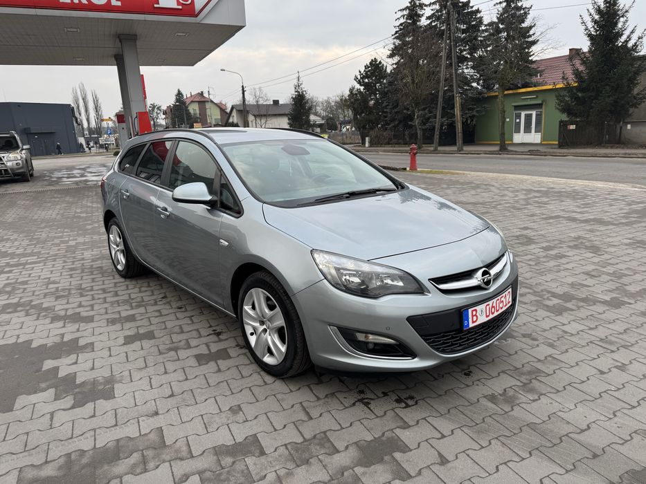 Opel Astra J Kombi  LIFT ! 1.4 Turbo Klima Alu PDC LED ! Serwis!