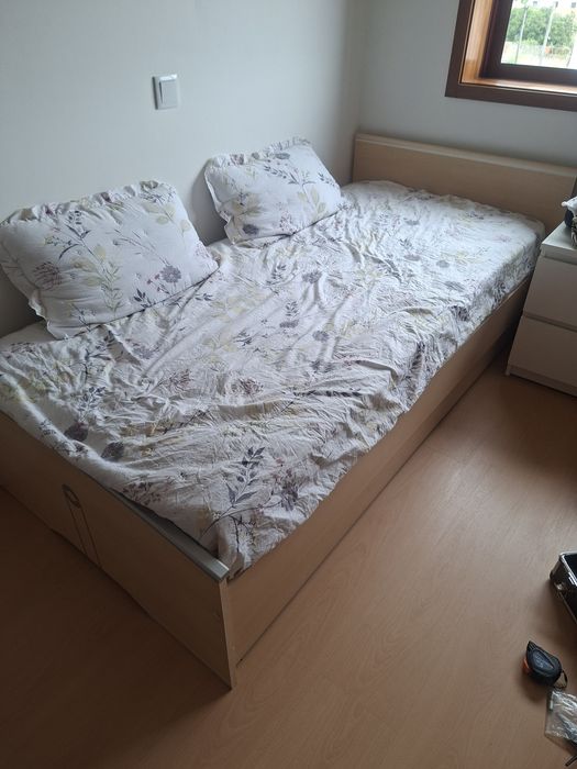 Cama como nova com arrumação