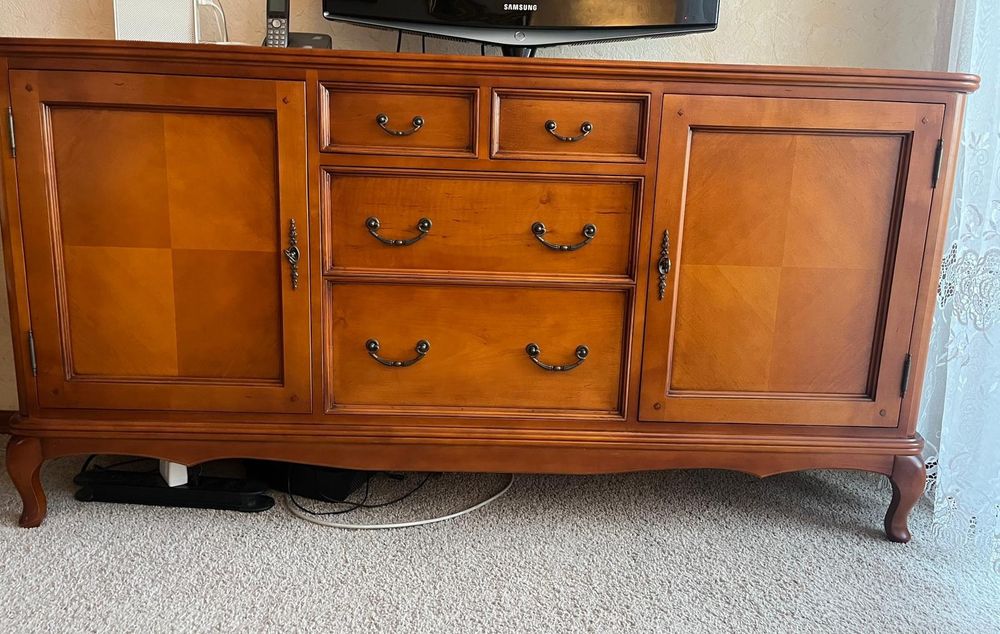 Piękne drewniane stylizowane meble