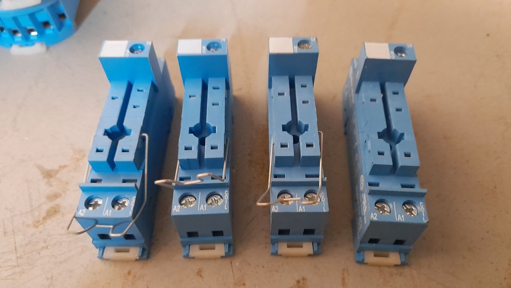 Mini relés finder + bases