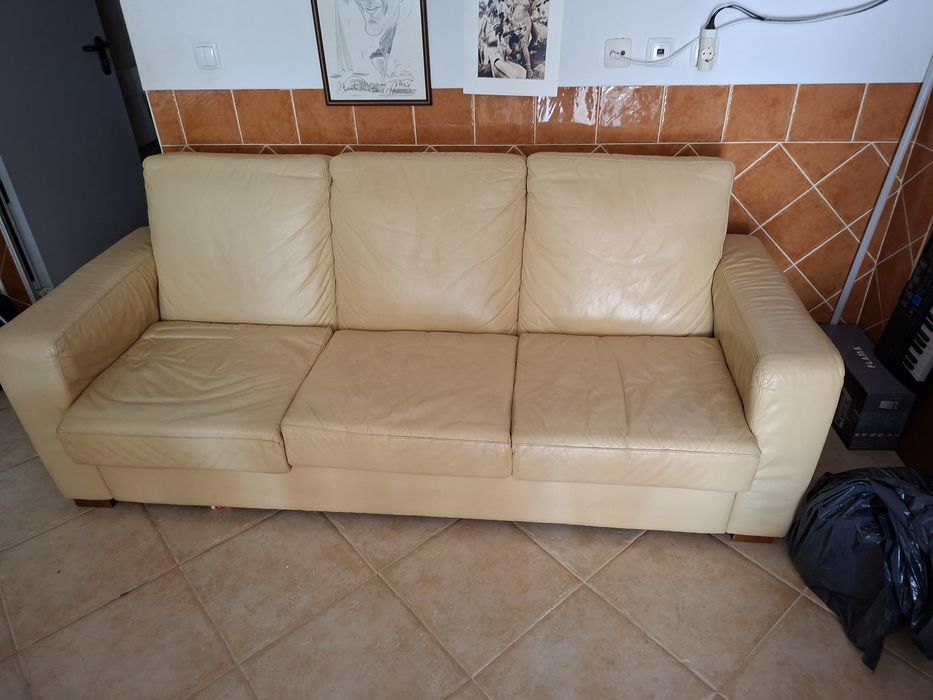 Sofá cama usado em bom estado.