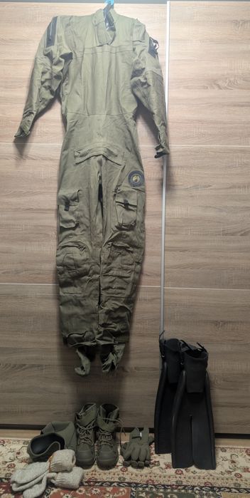 Гідрокостюм, шолом, берці, перчатки, носки, ласти