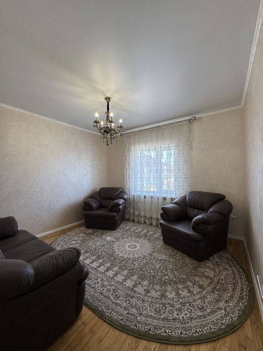 Продаж сучасного будинку з басейном