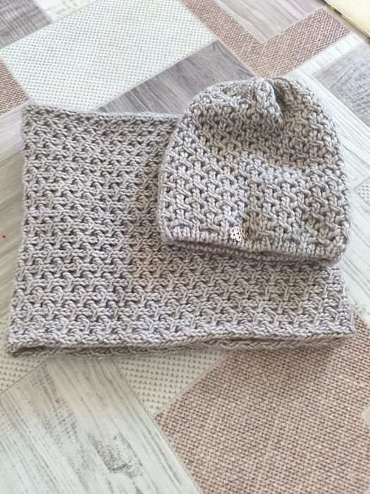 Жіноча шапка та хомут