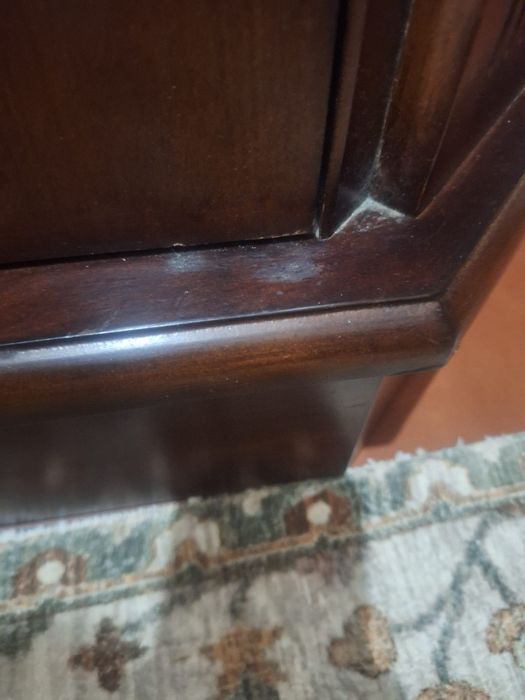 Móvel pequeno com duas portas, 48 cm de altura , 85 cm de largura