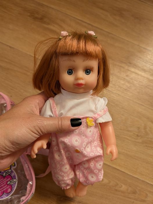 Кукла лялька на батарейках