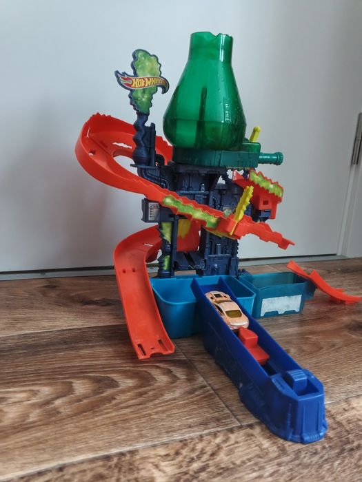 Трек хот вілс наукова лабораторія