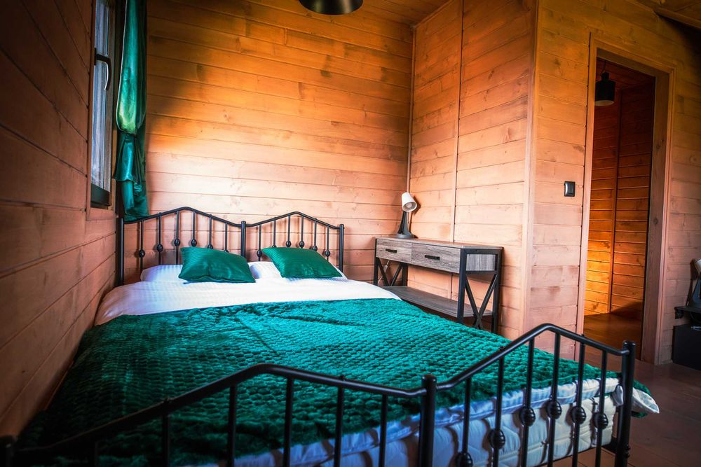 DOMek na odludziu nad jeziorem JEZIORSKO na wynajem, bliźniak