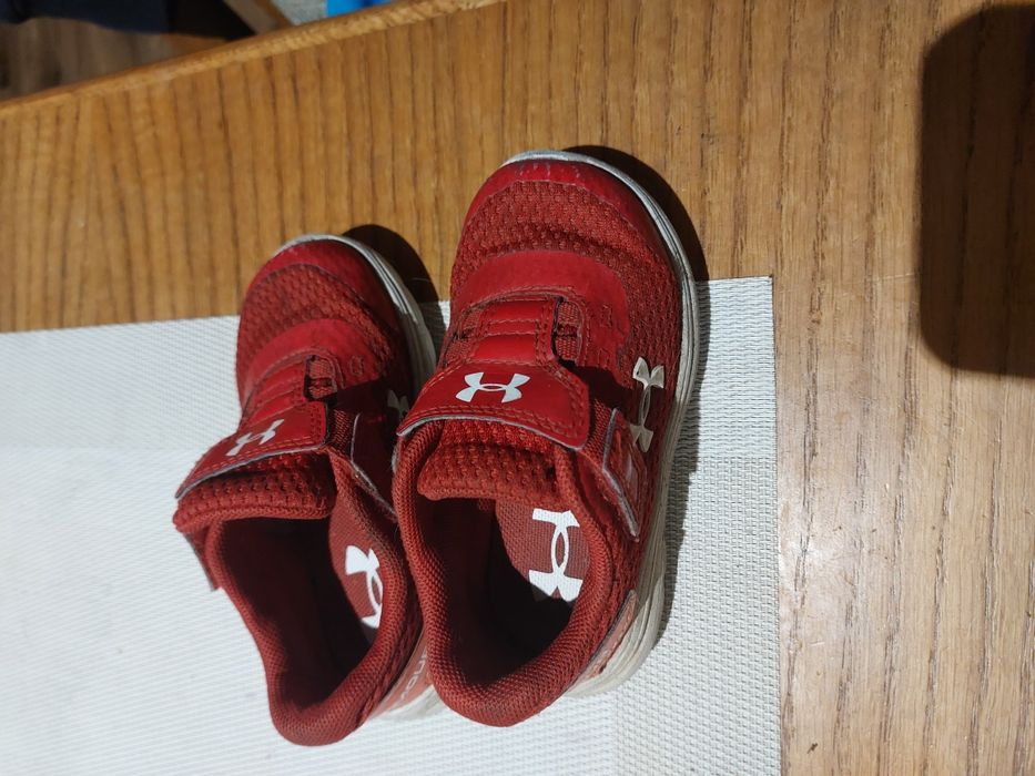 Buciki undeur armour dziecięce, nr22,stan dobry,kolor czerwony