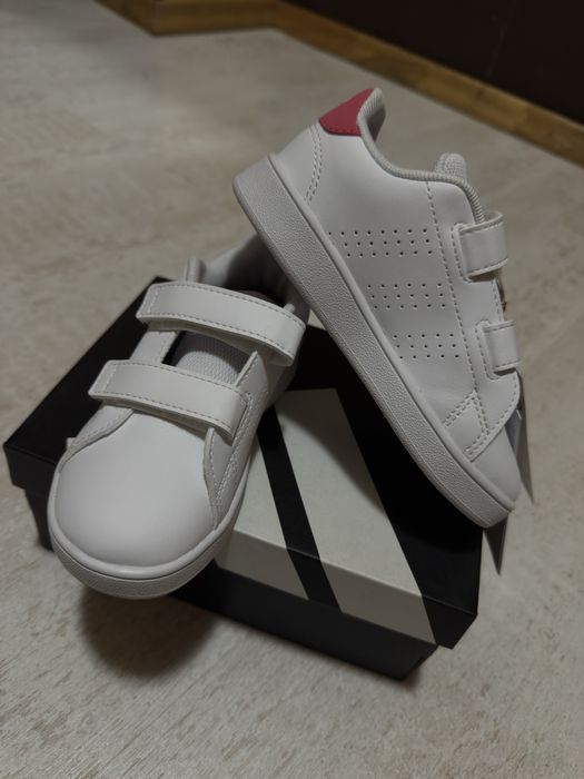 Нові кросівки Adidas (26p)