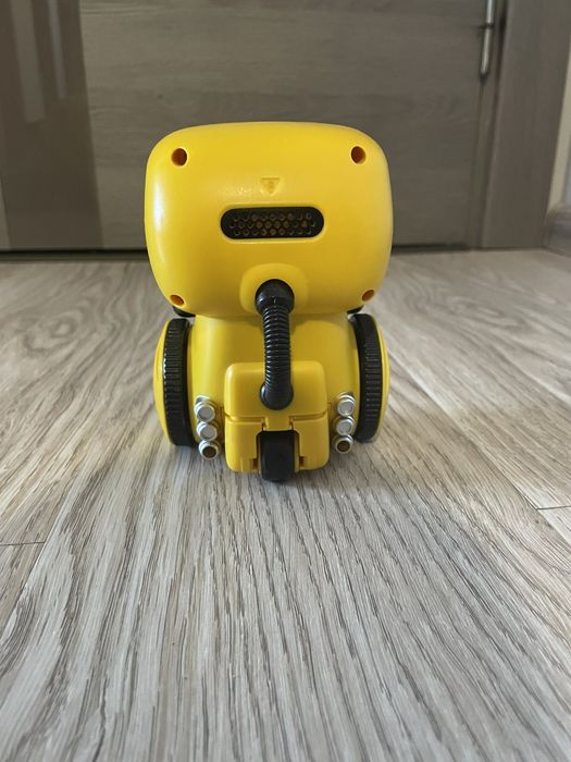 IT Robot жовтого кольору