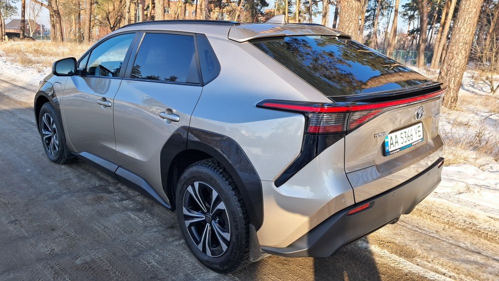 Продам Toyota BZ4X