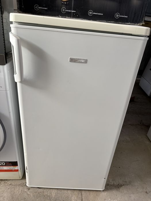 Холодильник Electrolux ERC19002W8 з морозилкою (А310301)
