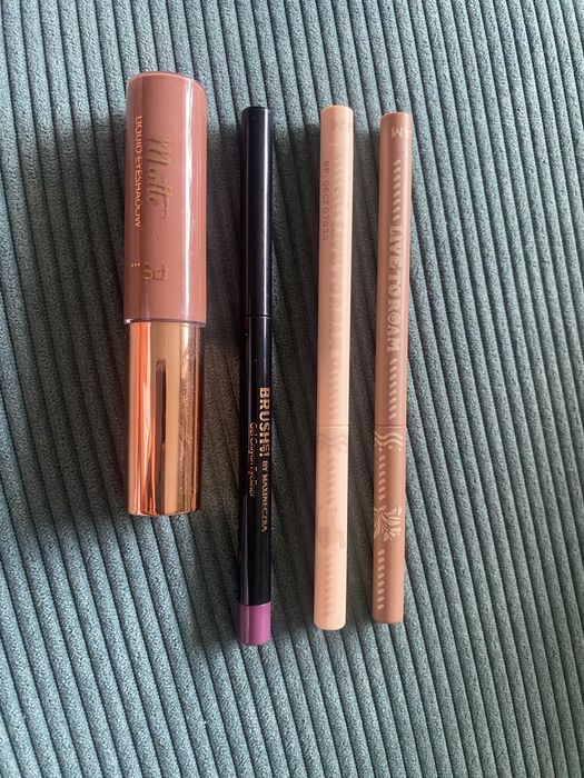 Zestaw cieni i kredek do oczu