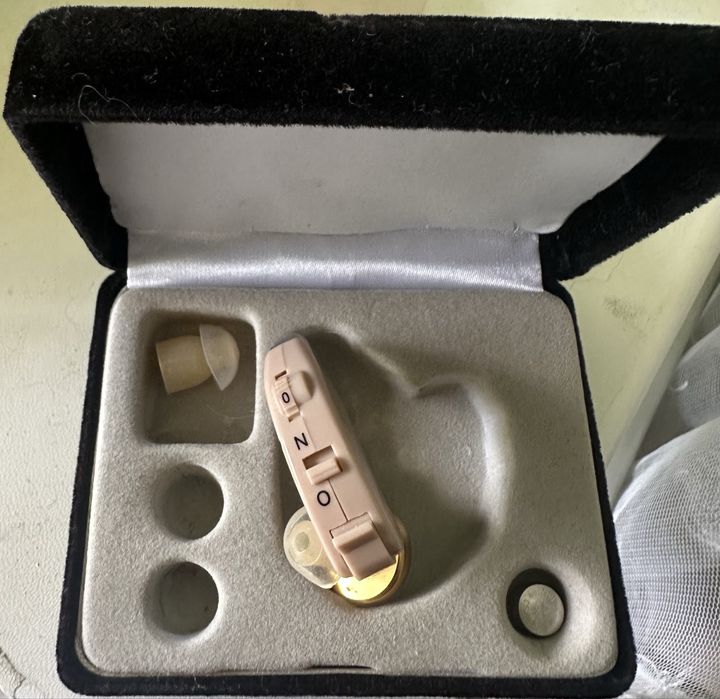 Продам слуховий апарат