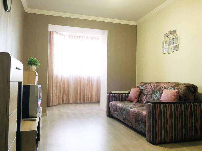 Нова квартира із затишною кухнею для 4-х гостей! Подобово!