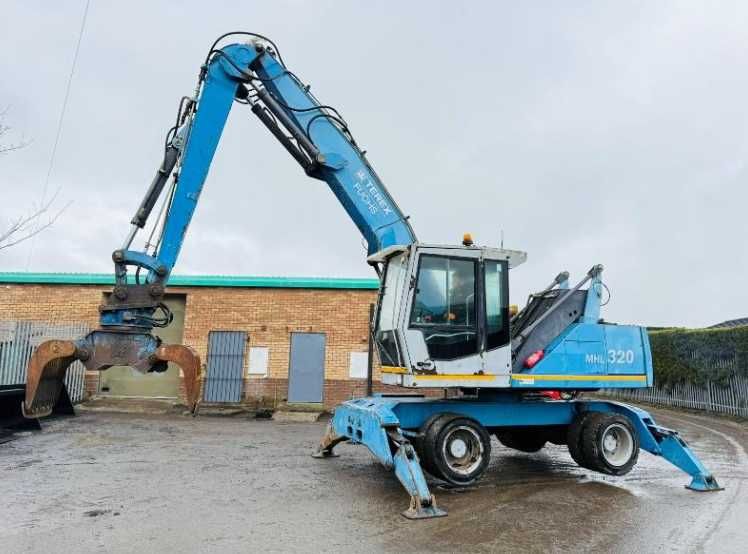 Екскаватор для перевалки лісу , металолома FUCHS MHL 320