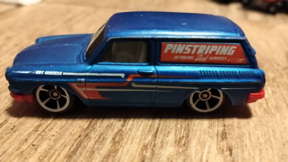 Машинка моделька