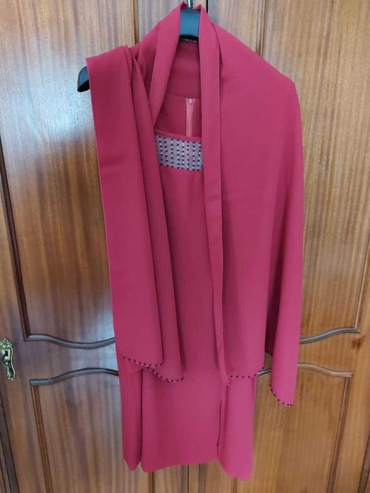 Vestido vermelho semi novo com echarp