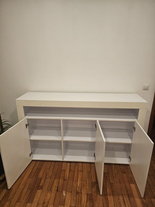 Aparador branco brilhante