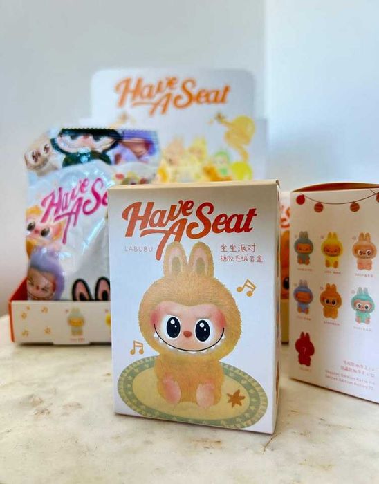 Mini Figura Labubu Have A Seat