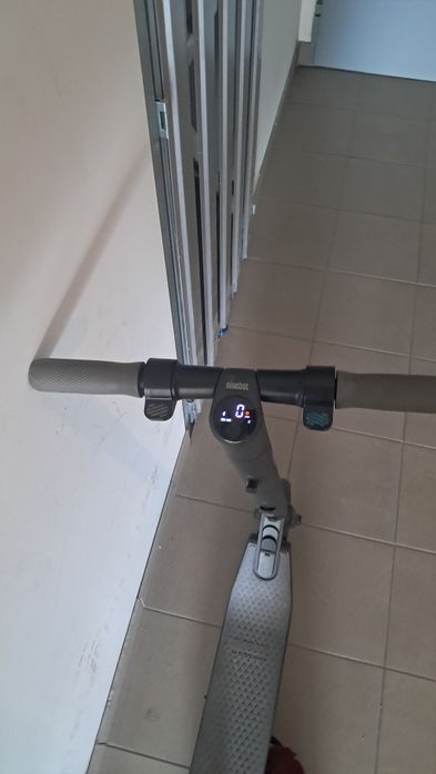 Hulajnoga ninebot es1