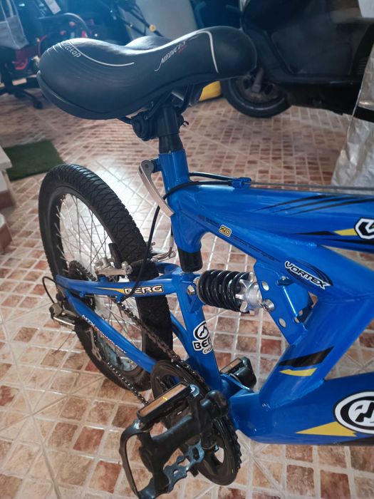 Bicicleta BTT Berg Junior Suspensão à frente e atrás. Bom estado.