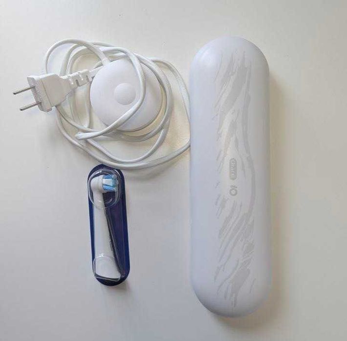 Escova Elétrica Oral-B iO Series 7 (Branca)