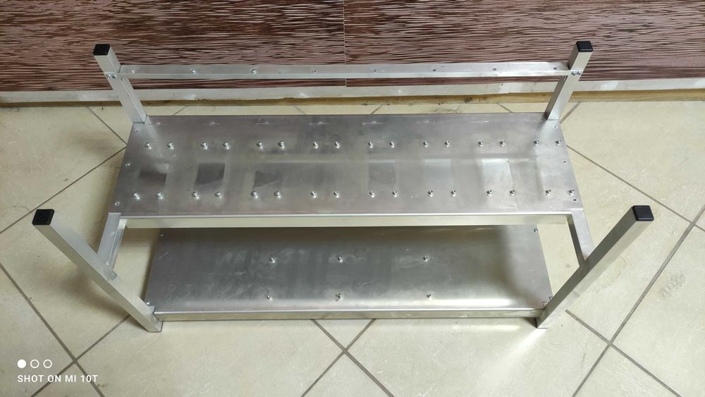 Aluminiowy stelaż do koparki kryptowalut na 8 kart
