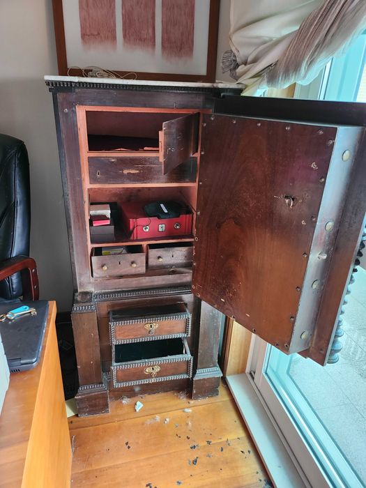 Vendo cofre antigo,