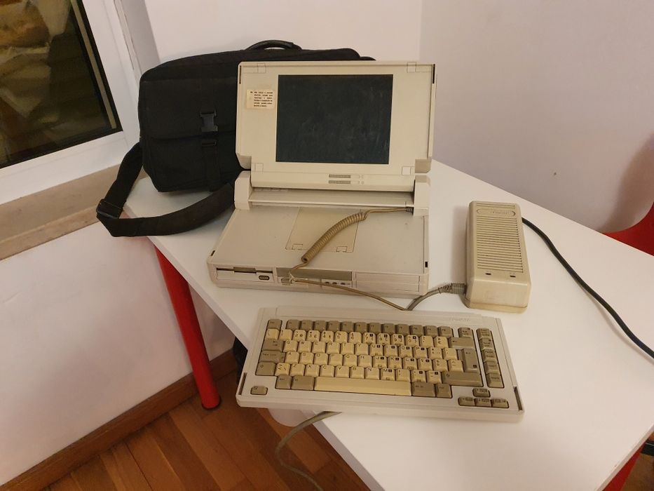 Old PC portatil marca Compac
