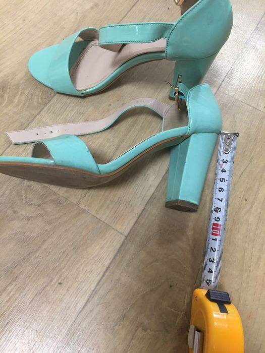 Босоніжки жіночі