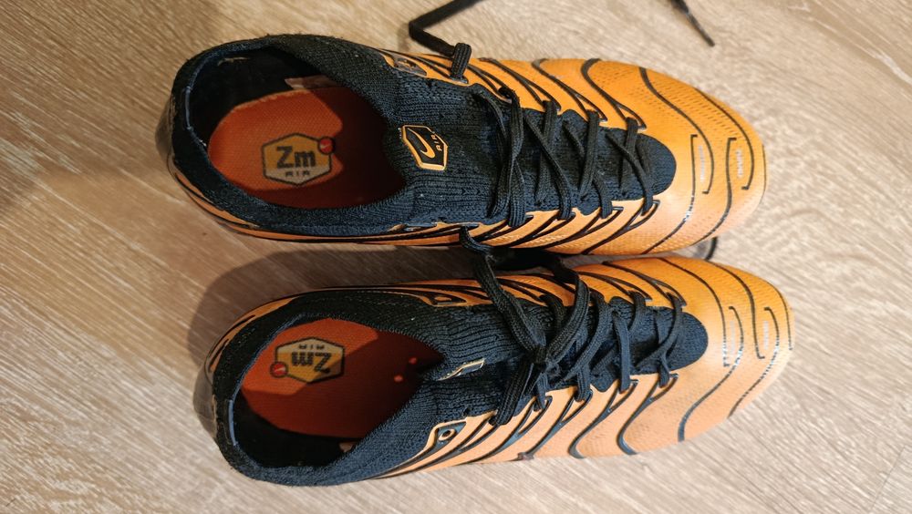 Бутси Nike Air жовті з чорним