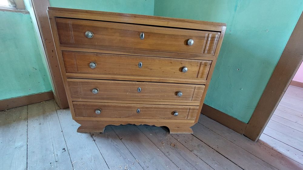Vintage- Comoda com 4 gavetas