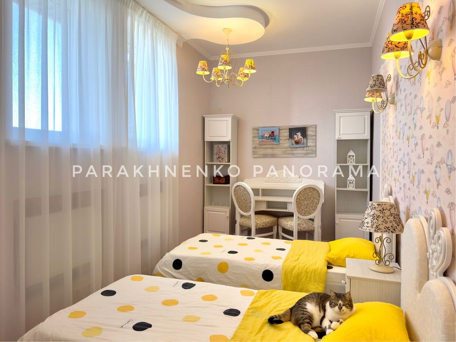 Елітна дворівнева квартира 202 м² у центрі / 2 паркомісця / Пентхаус