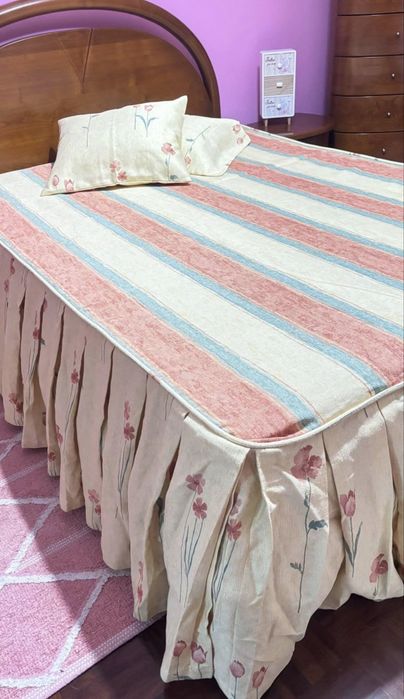 Conjunto de colcha + 2 almofadas + cortinado
