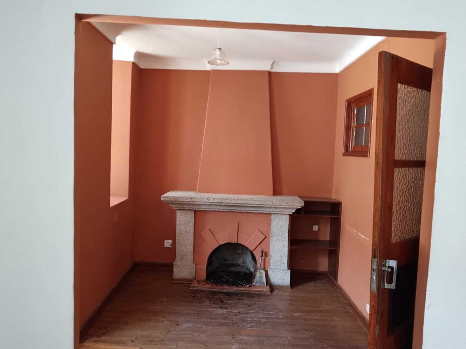 Vende-se Moradia