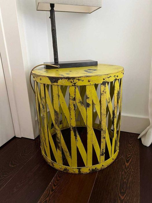 mesa de cabeceira decorativa em metal